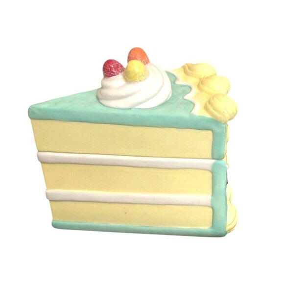 Ceramic Cake Slice Trinket Box With "Hip‎ Hip Hooray!" Design & Removable Lid - Picture 2 of 7